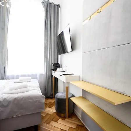 Wislna Main Square מלון דירות 3*